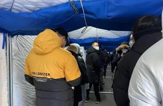 患者激增 醫護人員大面積感染