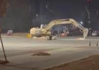 挖掘機當街破壞致1死 司機被擊斃