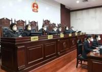 女子舉報“父親被打死” 兩被告受審