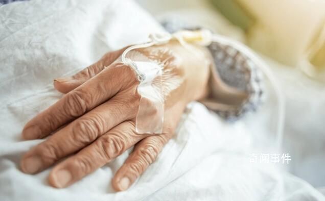 老人被困感染潮:缺藥、延誤、死亡