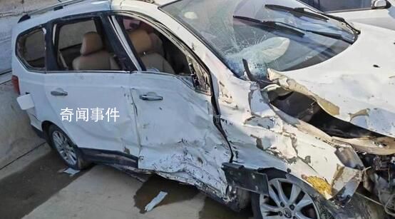 救護(hù)車闖紅燈撞車后被指見(jiàn)死不救 急救中心回應(yīng)