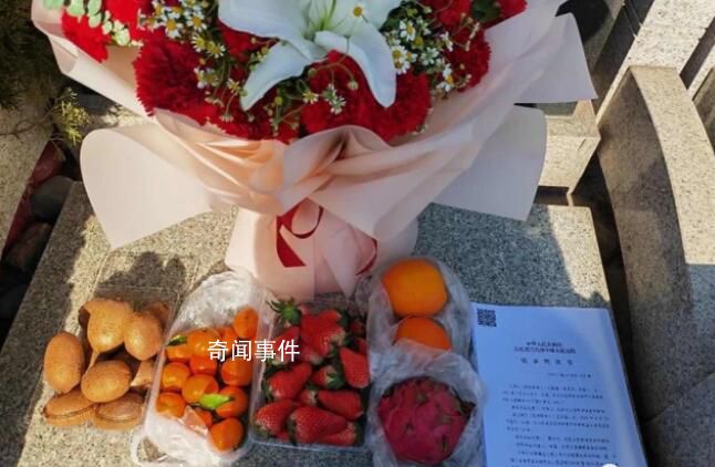 法院認定劉鑫在案發時鎖閉公寓房門 江歌母親將判決書帶到女兒墓前