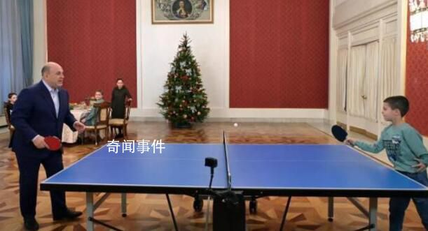 俄總理向10歲男孩贈送樊振東球拍 聽說它很好用