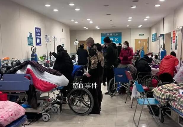 跨年夜急診室:走廊上躺滿病重老人