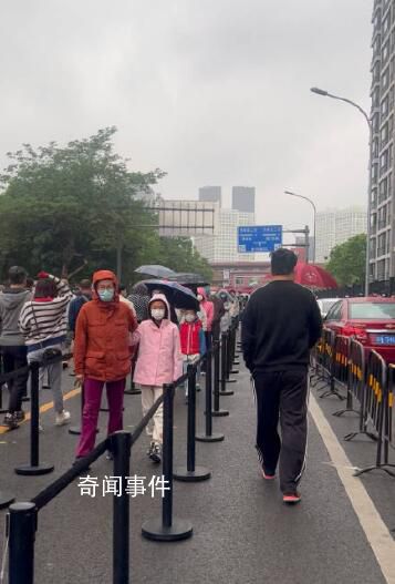 居委會回應小區再現核酸檢測 在拍年度總結素材反響不好已取消