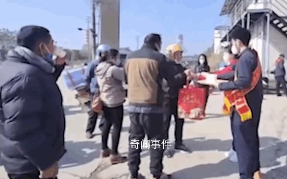 摩托大軍春運啟程返鄉(xiāng) 有加油站免費為車輛加油
