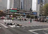 廣州寶馬車沖撞人群 致多人死傷