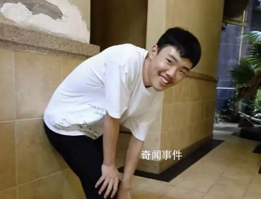 胡鑫宇失蹤事件:每天上千人上山搜尋
