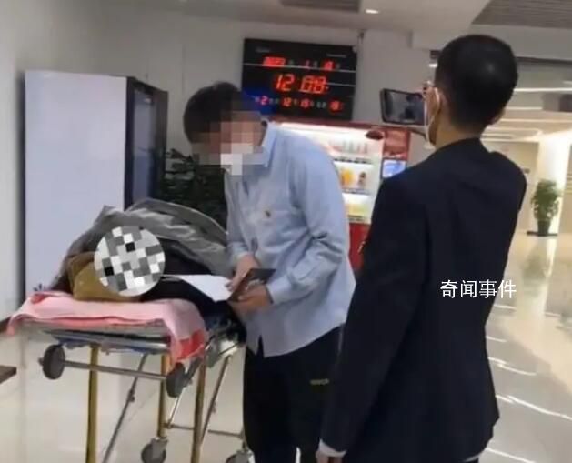 天津回應老人躺擔架賣房:有上門服務