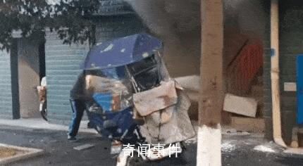 男孩逃出火場以為奶奶沒了跪地痛哭 后消防趕到將老人救出并將火撲滅