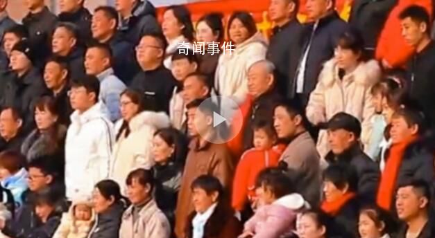 一村莊2千人拍“全家福” 場面壯觀