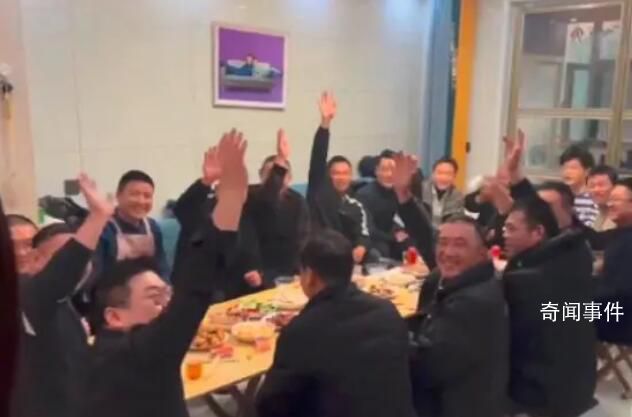 女生一聲“哥”16人回應(yīng) 看到這個場面真的是太壯觀了