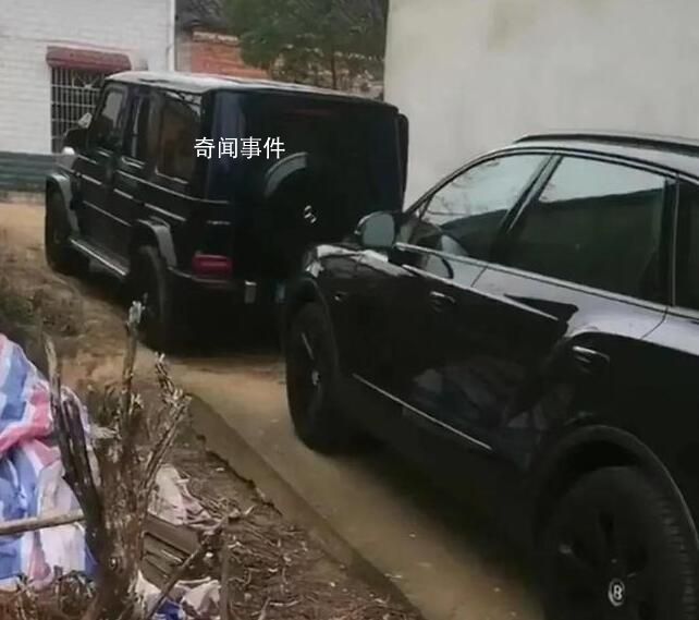 中國釣王鄧剛開賓利回村過年 遇到老鄉(xiāng)親切合影