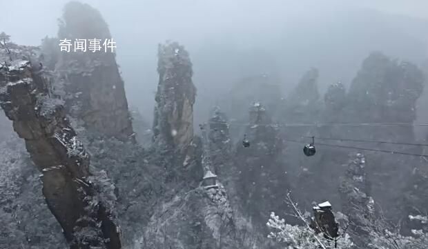 湖南張家界一景區(qū)擺渡車側(cè)翻入溝 并未造成人員傷亡