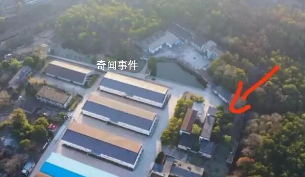 航拍胡鑫宇遺體發(fā)現(xiàn)地全貌 遺體在學(xué)校后山糧庫(kù)找到