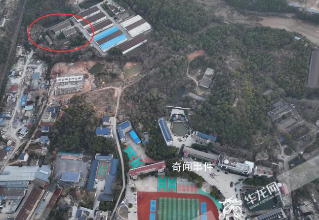 胡鑫宇遺體發現地的糧庫攔起警戒線 疑似法醫和警察在勘察現場