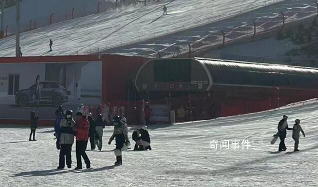 河北一滑雪場禁止游客教親友滑雪 網友表示自己經歷過類似的情況