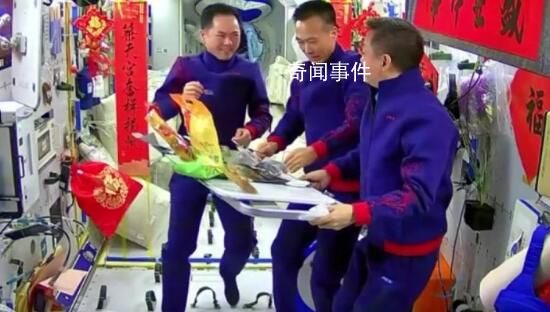 圓夢(mèng)乘組的新春生活 將中國(guó)空間站裝飾得喜氣洋洋