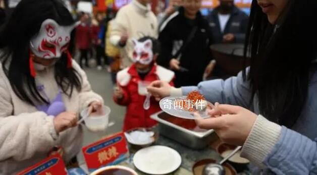 元宵節(jié)重慶現(xiàn)“麻辣湯圓” 市民游客可以免費(fèi)領(lǐng)取