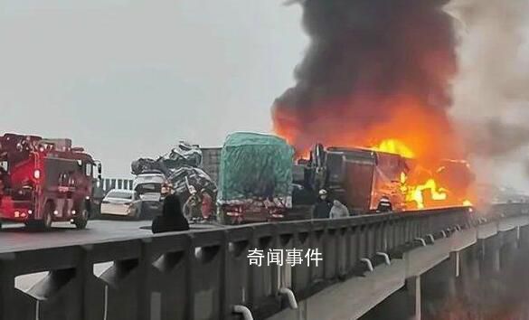 許廣高速車禍親歷者講述逃生過程 事發地兩公里外還在堵車