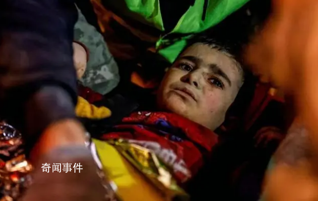 土耳其男童一句話逼哭搜救人員 我的弟弟還很小他可能會死掉他現在躺在我旁邊