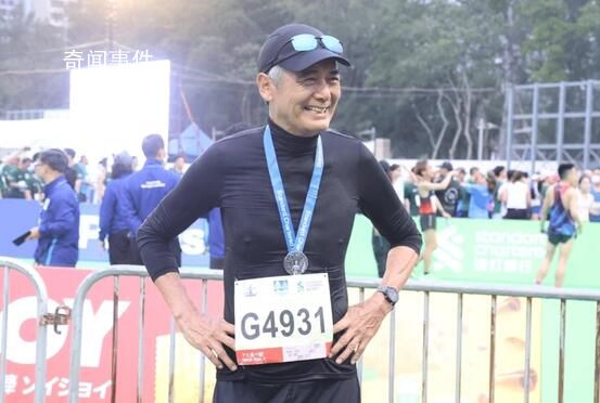67歲周潤(rùn)發(fā)參加10公里馬拉松賽 是排名前20%的完賽選手