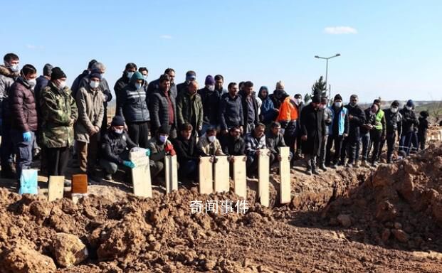 地震災區墓地滿員 遇難者無處安放