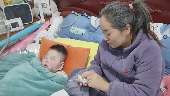 90后白發母親為2歲病兒買墓地 2年下了26次病危通知