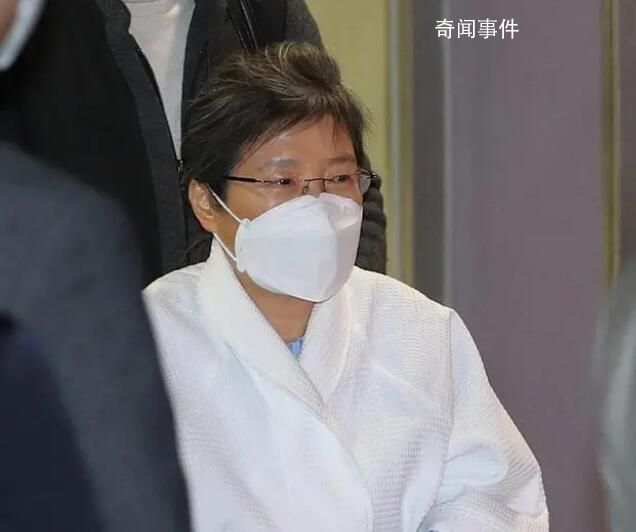 樸槿惠被曝身體異常:半年未露面