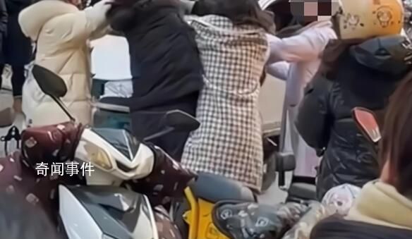 安徽多人打架女子疑被扒褲 原配實(shí)在是太不理智了