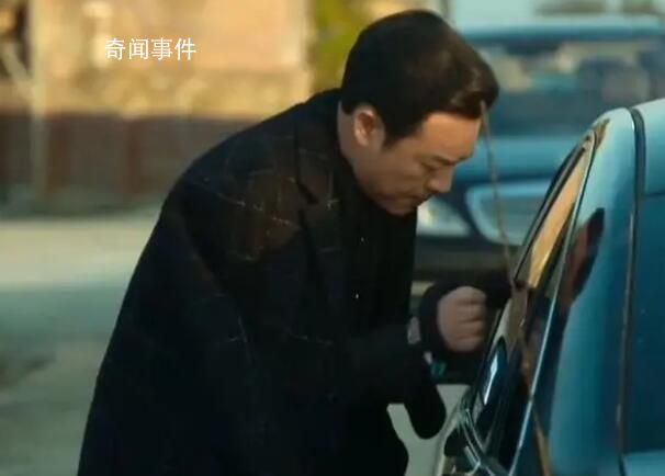 高啟強為什么解領帶擦玻璃 玩得一手心理戰