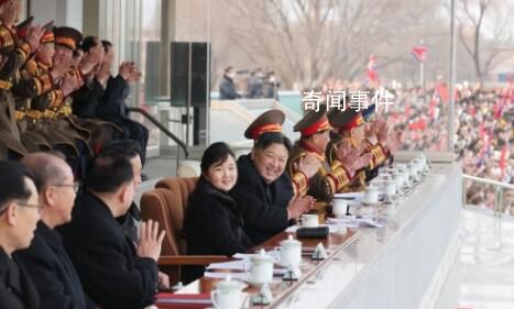 金正恩和女兒觀看體育比賽 包括足球和拔河比賽
