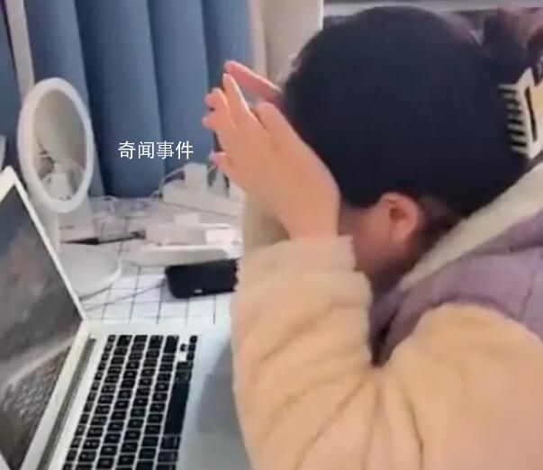 女兒考研437分喜極而泣 母親哽咽