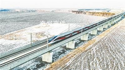復興號高寒智能動車組投入運行 攻克多年凍土區施工難題