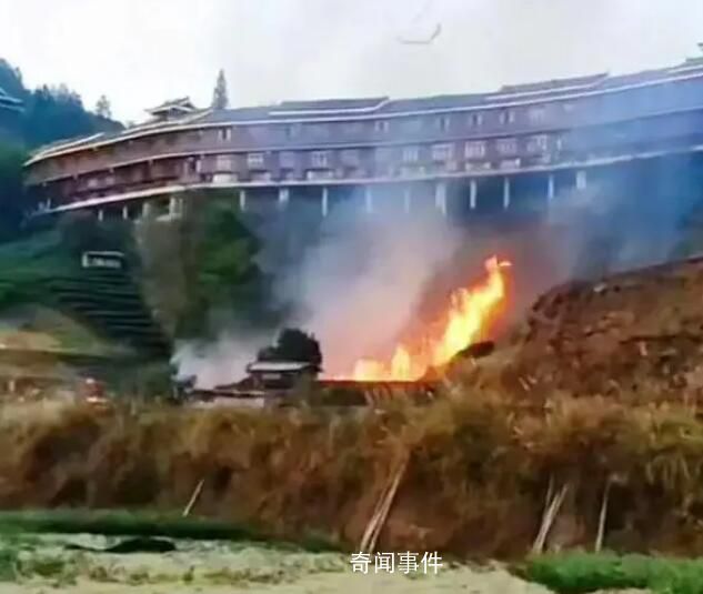廣西著名景區三江布央突發大火 現場冒起滾滾黑煙
