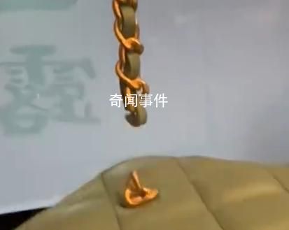 香奈兒回應(yīng)2萬元的包15分鐘斷了 目前已有專門人士在積極跟當事人對接