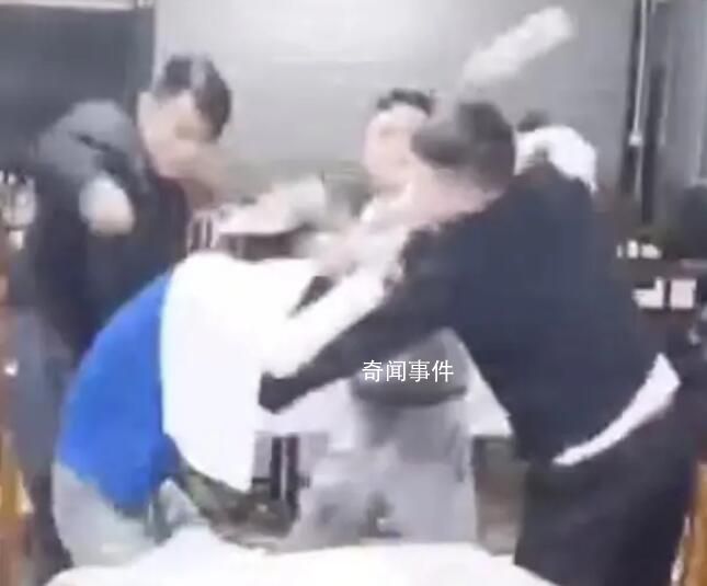 廣西一男子被多人輪番用酒瓶砸頭 至少有8名男子參與斗毆