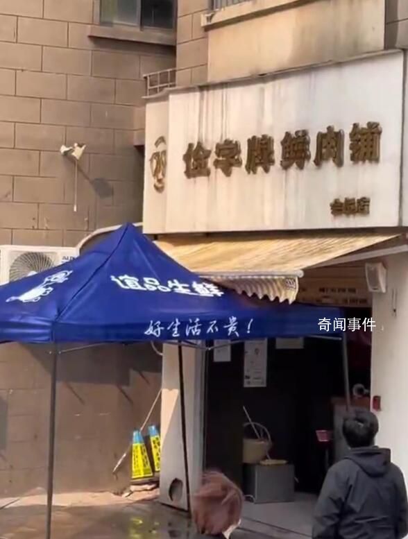 居民嫌樓下肉鋪擾民:來買肉就潑臟水