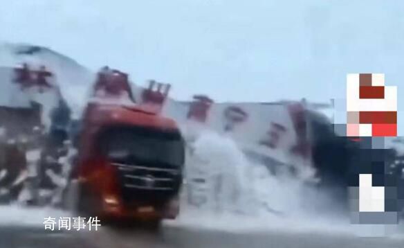 鄭州大雪多個倉庫倒塌損失慘重 請各位貨車司機(jī)出行注意安全