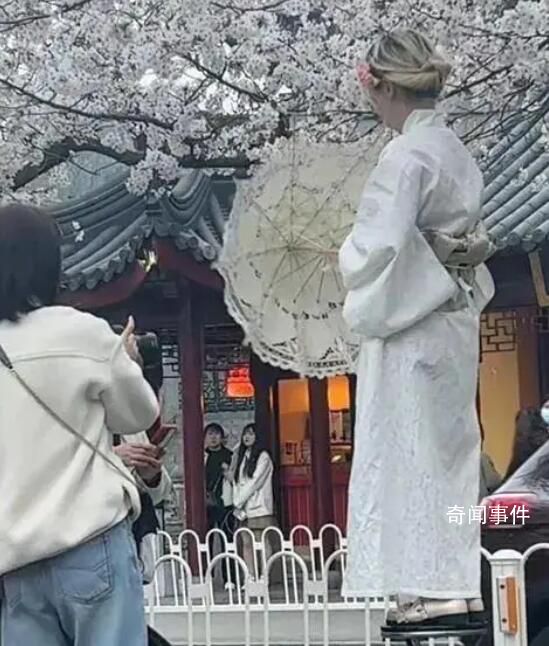 警方回應女子穿和服雞鳴寺拍照 正在了解中