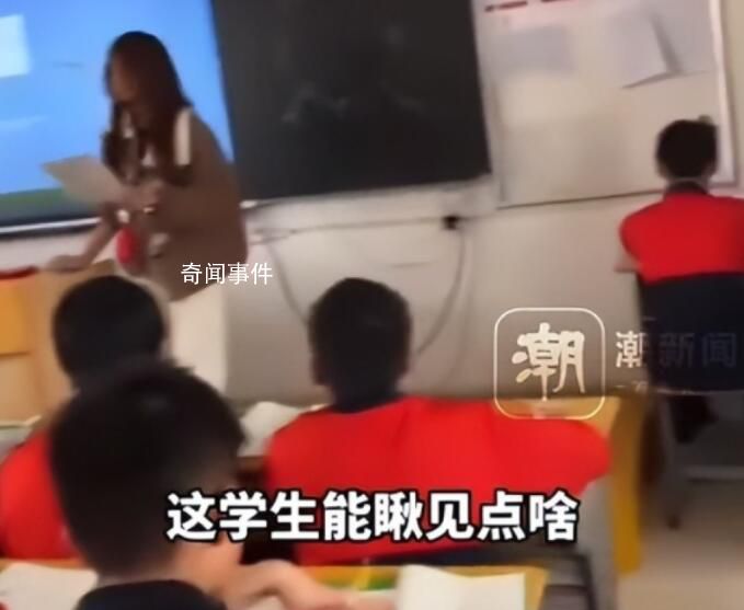 老師疑讓學(xué)生對(duì)墻坐半年 上課只能面壁聽
