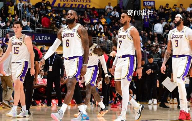 詹姆斯復(fù)出 19分8籃板3助攻