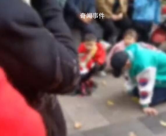 男子求復合在女生公司外跪一夜 周圍有很多人圍觀