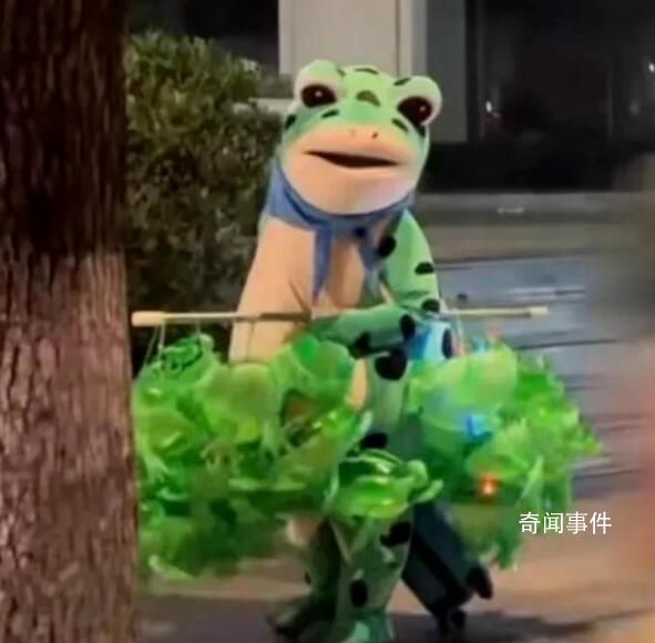 “青蛙賣崽”遇見城管撒腿就跑 場面一度熱鬧歡脫