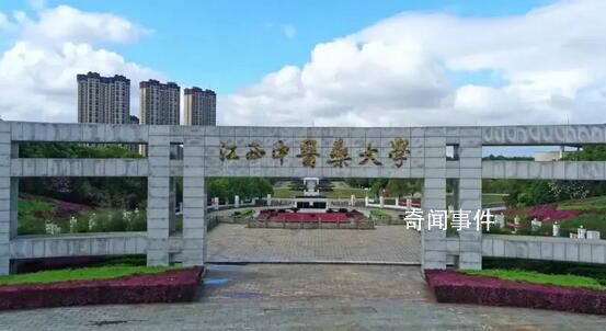 男生躲女廁2小時(shí)被抓?高校回應(yīng)