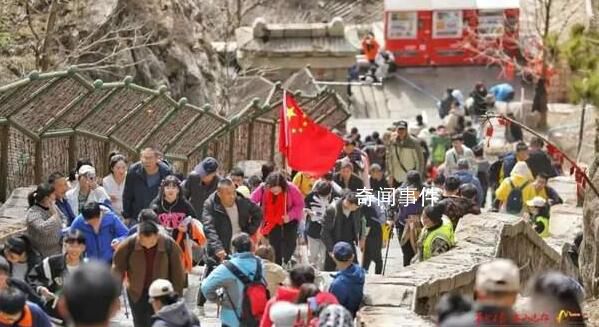 泰山景區回應山路上垃圾遍地 環衛工要往返清理來不及打掃