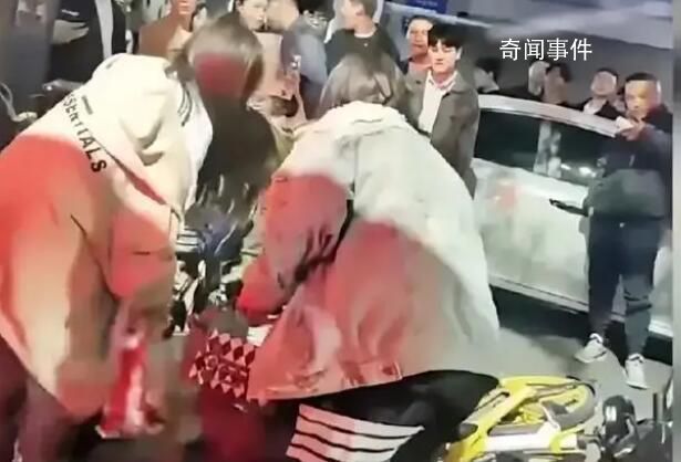 西安一女子在鐘樓旁遭三名女性圍毆 多次拳打腳踢言語辱罵