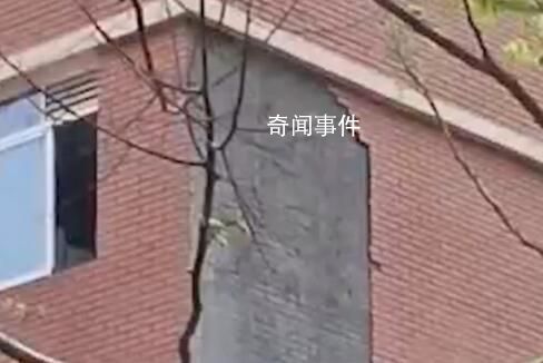 教學(xué)樓外墻脫落砸到學(xué)生 1人在搶救