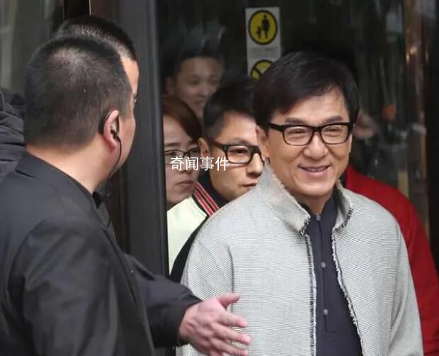 成龍身體已經不能再打封閉了 成龍已經年過六旬身體已經逐漸老化