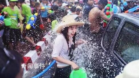 潑水節變味?女生顏值越高被潑越狠